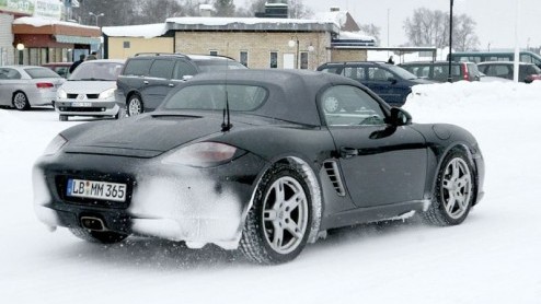 Hier zijn fotos van de nieuwste facelift voor de Boxster en de Cayman. Nu al een facelift? Ja, maar de autos zullen waarschijnlijk pas in 2008 bij de dealers te vinden zijn.