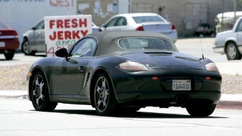 Nog meer spionage rond Porsche. Zowel voor de Cayman als de Boxter kunnen we een lichte opfrisser tegemoet zien. Beide sportwagens werden gespot in de Noord-Amerikaanse woestijn.