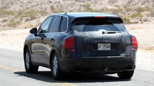 De nieuwe Porsche Cayenne werd opnieuw gesnapt. We wisten al dat deze opvolger kleiner zal worden dan de huidige generatie. Opmerkelijk, maar wel te begrijpen. Door zuiniger exemplaren ontwikkelen maa