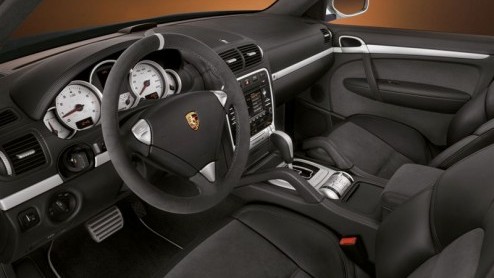 Porsche toont tijdens de Autosalon van Parijs de nieuwe Cayenne S Transsyberia. Een bijzondere uitbreiding op het gamma, want hij dankt deze naam aan de gelijknamige off-road-rally dwars door Siberi,