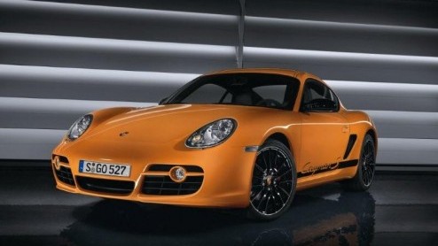 Nog meer Porsche vandaag. Het begeerlijke merk dikt de Cayman nog eens extra aan door de Cayman S Sport op te laten dagen. Deze heeft net iets meer pit  voor het geval dat  en ziet er exclusief en u