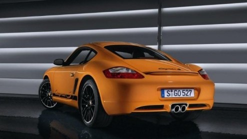 Nog meer Porsche vandaag. Het begeerlijke merk dikt de Cayman nog eens extra aan door de Cayman S Sport op te laten dagen. Deze heeft net iets meer pit  voor het geval dat  en ziet er exclusief en u