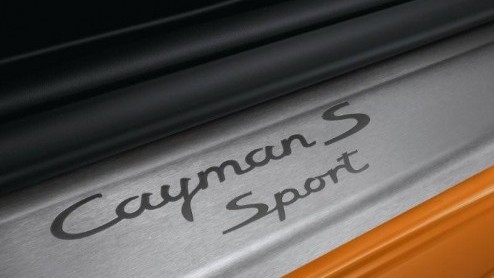 Nog meer Porsche vandaag. Het begeerlijke merk dikt de Cayman nog eens extra aan door de Cayman S Sport op te laten dagen. Deze heeft net iets meer pit  voor het geval dat  en ziet er exclusief en u