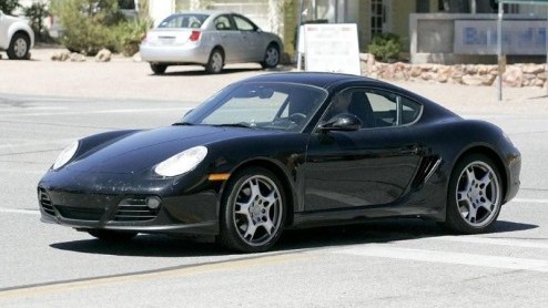Nog meer spionage rond Porsche. Zowel voor de Cayman als de Boxter kunnen we een lichte opfrisser tegemoet zien. Beide sportwagens werden gespot in de Noord-Amerikaanse woestijn.