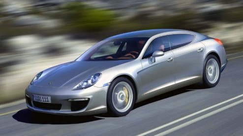 Het is al een tijd bekend dat Porsche aan het werken is aan een soort van super sedan. Wederom zijn er nieuwe fotos van het model verschenen, die laten zien dat de Duitsers flink aan het testen zijn 