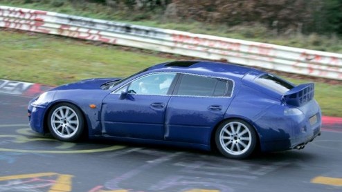 Het is al een tijd bekend dat Porsche aan het werken is aan een soort van super sedan. Wederom zijn er nieuwe fotos van het model verschenen, die laten zien dat de Duitsers flink aan het testen zijn 