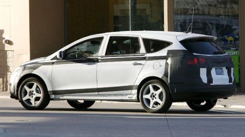 Hyundai gaat opnieuw de ruimte in, en wel met de Portico. Deze ruime crossover staat gepland voor 2010 en hier zijn de eerste fotos. Update: nieuwe foto's tonen Portico meer in vorm.