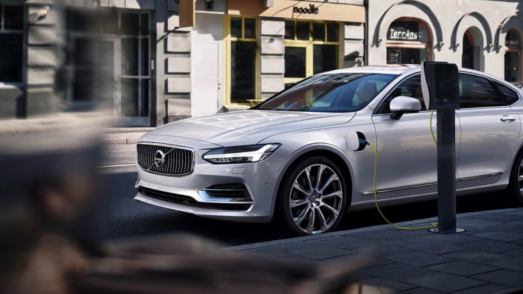 Volvo introduceert PowerPulse techniek voor de S90 D5 waarmee de turbodruk nog beter op stoom komt. Ook heeft Volvo nieuwe technische specificaties van alle motoren bekend gemaakt.