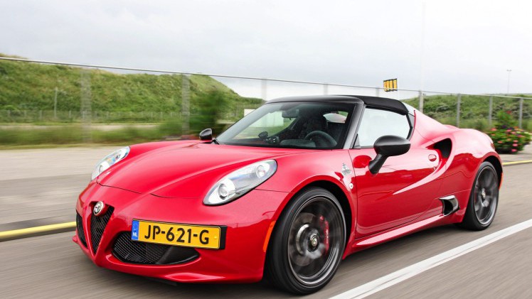 Alfa Romeo introduceert exclusief voor Nederland de 4C CPZ Track Edition met lap timer, rijvaarheidstraining en extra koolstofvezel accenten.
