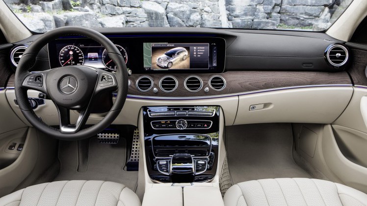 Mercedes-Benz heeft de prijzen bekendgemaakt van de E-Klasse All-Terrain. De E-Klasse voor naast de weg is per direct te bestellen vanaf 75.225 euro.