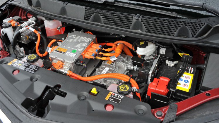Opel moet sinds de wisseling van eigenaar de Ampera-e extern inkopen en dat brengt een forse prijsstijging met zich mee.