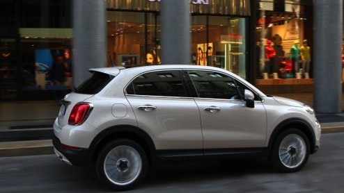 Prijzen en uitvoeringen Fiat 500X op een rij gezet. Vanaf 2015 is de 500X beschikbaar in de showroom.