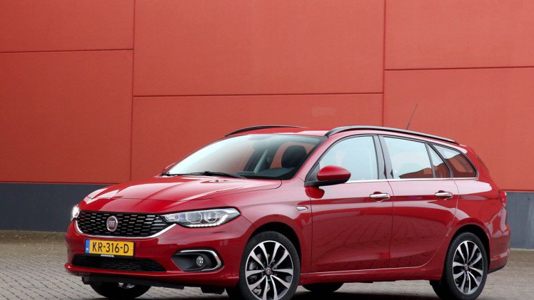 Bij de herintroductie van de naam Tipo stuurde Fiat de sedan vast vooruit, maar nu komen dan ook de hatchback en stationwagon. Beide zijn nu ook van een prijskaartje voorzien.