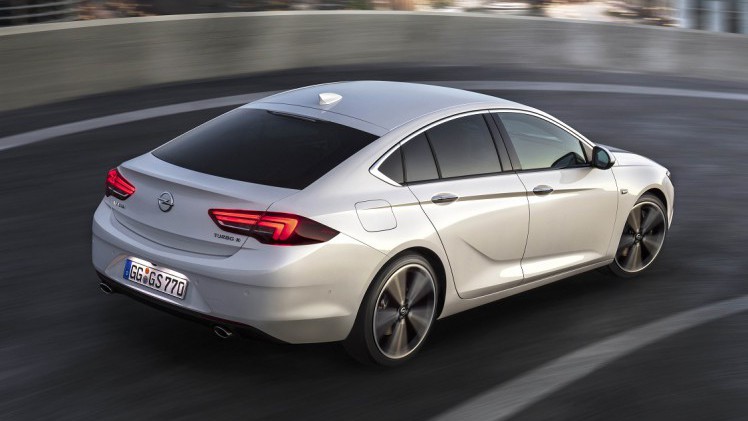 Opel heeft nu de prijzen bekendgemaakt van haar nieuwe vlaggenschip: de Insignia. Ook de standaarduitrusting en het motorenaanbod zijn nu definitief bekend.