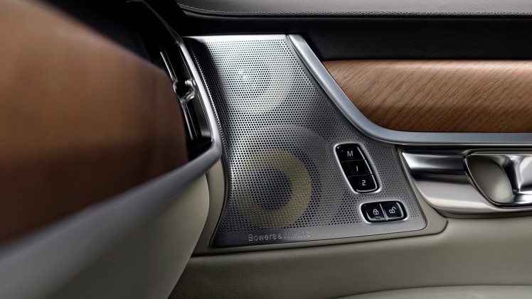 Prijzen en uitvoeringen nieuwe Volvo S90 nu bekend. De S90 T5 en T6 hebben standaard een automaat, de D3 en D4 standaard handgeschakeld. De uitvoeringen variren van Kinetic, Momentum tot Inscription.