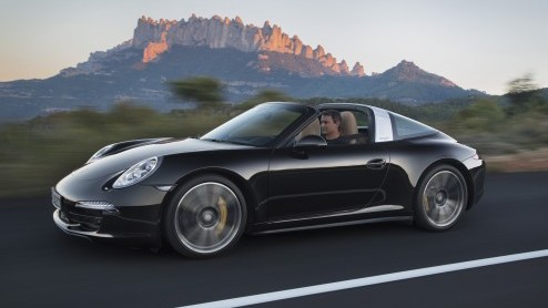 Porsche heeft de nieuwe 911 Targa onthuld. De auto komt er in twee uitvoeringen, uitsluitend met vierwielaandrijving.