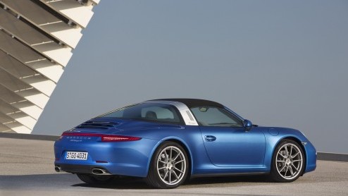 Porsche heeft de nieuwe 911 Targa onthuld. De auto komt er in twee uitvoeringen, uitsluitend met vierwielaandrijving.
