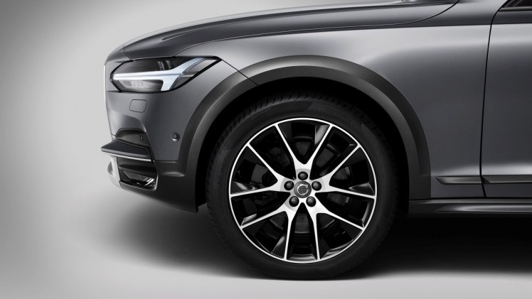 De Volvo V90 Cross Country is nu te bestellen. Bekijk hier alle prijzen, motoren en de uitvoeringen met standaarduitrusting. Vanaf voorjaar 2017 is de V90 CC in Nederland.