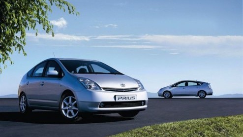 Zeg 'ik rijd een Prius' en iedereen weet waar je het over hebt. Toyota heeft met hun hybridemodel een schot in de roos. Of dat je juiste roos, daar zijn de geleerden nog niet over uit maar feit is wel