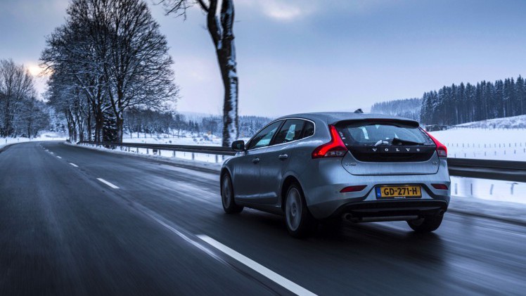 Volvo introduceert private lease voor V40 en V40 Cross Country. Met prive lease is de V40 te rijden vanaf 349 euro per maand en de V40 Cross Country vanaf 439 euro per maand.
