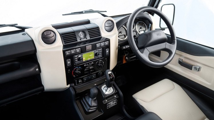 Land Rover maakt en serie van 150 exemplaren van de Defender V8 ter gelegenheid van het 70-jarig bestaan van het merk.