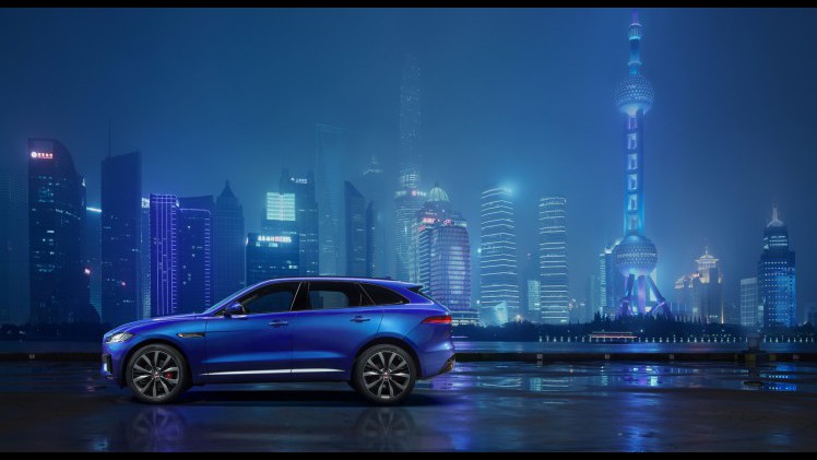 Productiemodel Jaguar F-Pace in beeld voorafgaand aan de onthulling op IAA Frankfurt 2015.