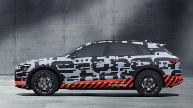 Audi draait proefrondjes met gecamoufleerde e-trons in Genve