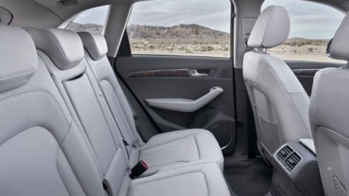 Vandaag is hij officieel, de nieuwe Audi Q5 stelt zich voor. Deze nieuwe vijfzits vierwielaangedreven SUV belooft heel wat harten te breken. Met de zeventraps S tronic transmissie en Audi drive select