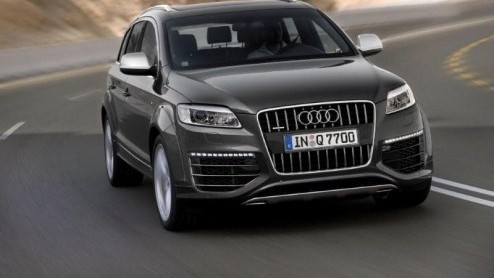 Downsizen, groene motoren, milieulabels, tja, het vormt tegenwoordig het gesprek van de dag. En dan komt Audi nu met de Q7 V12 TDI. Wees gerust milieufreaks, gezien de vanafprijs zijn maar weinig mens