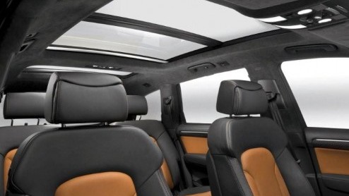 Downsizen, groene motoren, milieulabels, tja, het vormt tegenwoordig het gesprek van de dag. En dan komt Audi nu met de Q7 V12 TDI. Wees gerust milieufreaks, gezien de vanafprijs zijn maar weinig mens