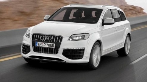 Downsizen, groene motoren, milieulabels, tja, het vormt tegenwoordig het gesprek van de dag. En dan komt Audi nu met de Q7 V12 TDI. Wees gerust milieufreaks, gezien de vanafprijs zijn maar weinig mens