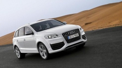 Downsizen, groene motoren, milieulabels, tja, het vormt tegenwoordig het gesprek van de dag. En dan komt Audi nu met de Q7 V12 TDI. Wees gerust milieufreaks, gezien de vanafprijs zijn maar weinig mens