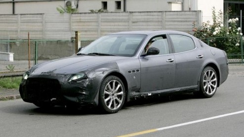 De Maserati Quattroporte is sinds 2004 een exclusieve verschijning op de weg. De Italiaanse schone werd een aantal maanden geleden nog verfijnd aan de techniek. Toch begint de tijd voor deze fraaie se