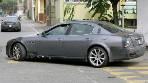 De Maserati Quattroporte is sinds 2004 een exclusieve verschijning op de weg. De Italiaanse schone werd een aantal maanden geleden nog verfijnd aan de techniek. Toch begint de tijd voor deze fraaie se