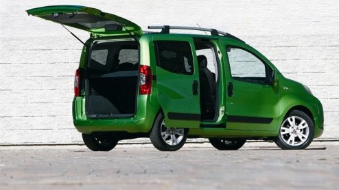 De Citroen Berlingo is dan wel Gezinsauto van het Jaar, de Fiat Qubo heeft alles in zich om die titel volgend jaar over te nemen. Deze compacte ruimteauto is leverbaar vanaf 15.750 euro met 1.4 benzin