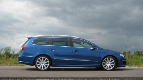 De Volkswagen Passat R36 heeft de importeur voor een dilemma gezet. Zit Nederland wel te wachten op een krachtige zescilinder-Passat met dito looks? Importeur Pon is er uit, de R36 komt gewoon naar on