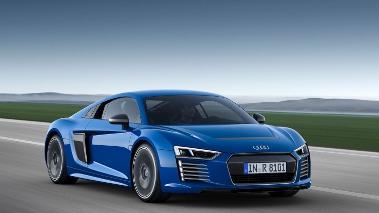 Audi maakt prijzen R8 bekend en geeft aan dat de orderboeken voor de R8 V10 en R8 V10 plus in de zomer van 2015 open gaan. De Audi R8 e-tron met elektrische aandrijving komt later.