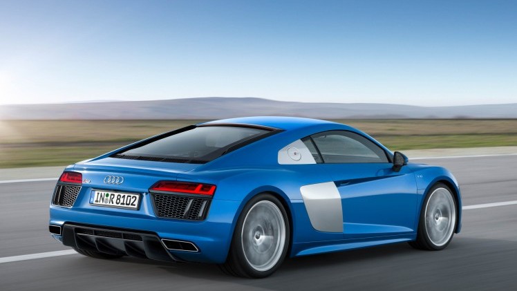 Audi maakt prijzen R8 bekend en geeft aan dat de orderboeken voor de R8 V10 en R8 V10 plus in de zomer van 2015 open gaan. De Audi R8 e-tron met elektrische aandrijving komt later.