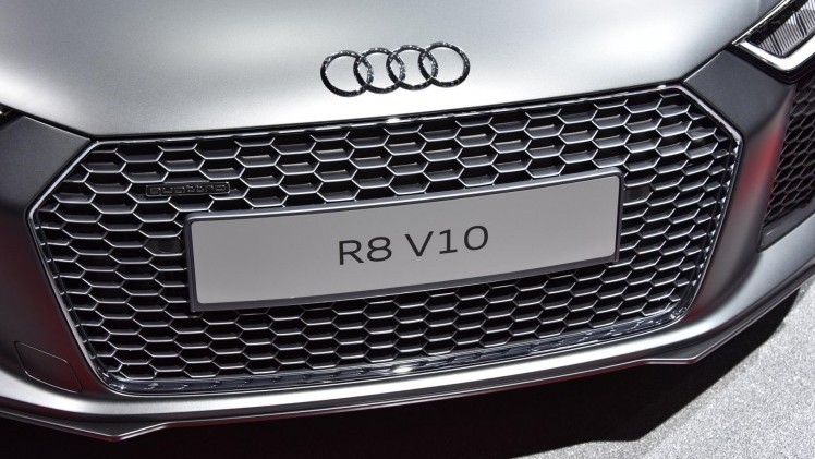 Audi maakt prijzen R8 bekend en geeft aan dat de orderboeken voor de R8 V10 en R8 V10 plus in de zomer van 2015 open gaan. De Audi R8 e-tron met elektrische aandrijving komt later.