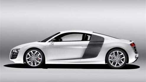De Audi R8 V10 zat er al aan te komen en nu is dan uit de doeken. De supersportwagen wordt naast een V8 ook met 5.2 V10 leverbaar, en heeft daarmee 525 pk pret voor vier wielen, goed voor een top van