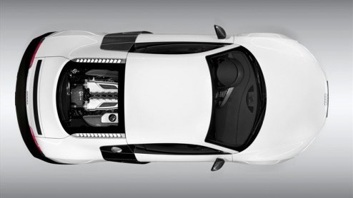 De Audi R8 V10 zat er al aan te komen en nu is dan uit de doeken. De supersportwagen wordt naast een V8 ook met 5.2 V10 leverbaar, en heeft daarmee 525 pk pret voor vier wielen, goed voor een top van