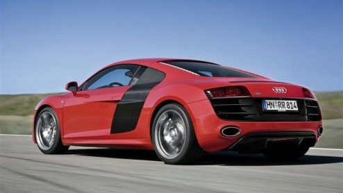 De Audi R8 5.2 FSI V10 quattro is in aantocht, dus maakt het merk vandaag de prijzen bekend. Vanaf de zomer kun je rijden in deze topsporter met 525 pk, tegen inlevering van 210.440 euro.