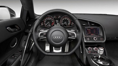 De Audi R8 5.2 FSI V10 quattro is in aantocht, dus maakt het merk vandaag de prijzen bekend. Vanaf de zomer kun je rijden in deze topsporter met 525 pk, tegen inlevering van 210.440 euro.