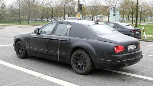 Het was al bekend dat Rolls-Royce een kleiner model aan het ontwikkelen was, die codenaam RR4 draagt. Hoewel, echt klein wordt de nieuwe telg van het prestige merk natuurlijk niet. De RR4 moet de jaar
