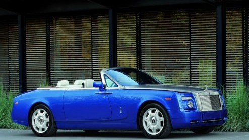 De eerste Rolls-Royce Phantom Drophead Coup heeft een eigenaar gevonden. De nieuwe eigenaar heeft grof betaald voor de Rolls.