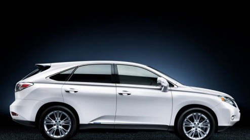 Het doek is er af, de nieuwe Lexus RX is voorgesteld. Net als zijn voorganger ziet een benzine en hybrideversie het levenslicht. In het vooronder ligt altijd een 3.5 liter V6.