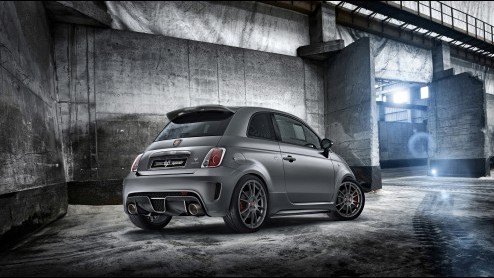 Abarth 695 Biposto is snelste Abarth 500 ooit, met rolkooi, vierpuntsgordels, racekoppeling en 190 pk 1.4 T-Jet motor.