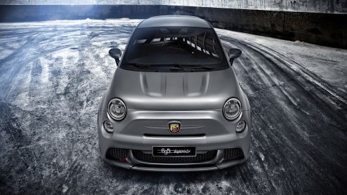 Abarth 695 Biposto is snelste Abarth 500 ooit, met rolkooi, vierpuntsgordels, racekoppeling en 190 pk 1.4 T-Jet motor.