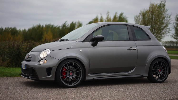 Op pad met de meest extreme '500' ooit, de Abarth 695 Biposto met 190 pk!