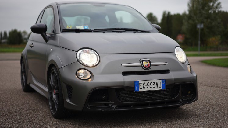 Op pad met de meest extreme '500' ooit, de Abarth 695 Biposto met 190 pk!